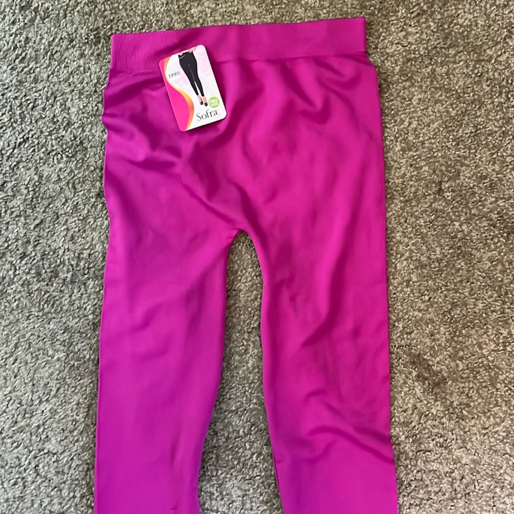 NWT.   Leggings  NWT HOT Pink  Free Size Or One Size Fits Most - Picture 4 of 8